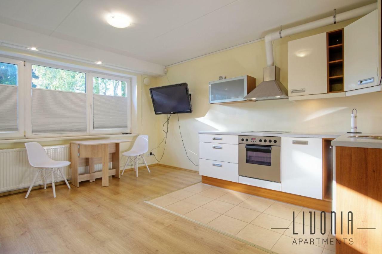 Sunny Studio With Parking, Self-Check-In & Wi-Fi Tallinn Exterior photo