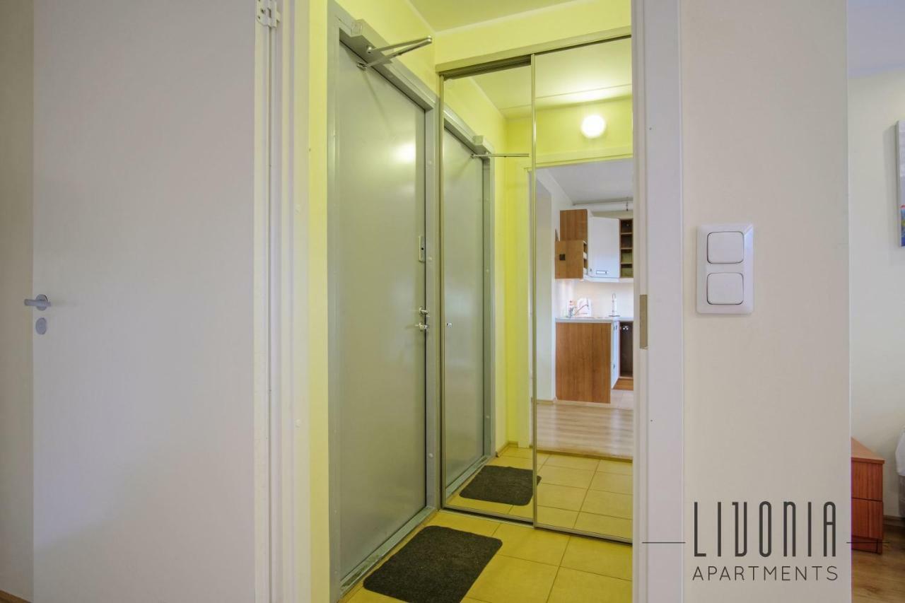 Sunny Studio With Parking, Self-Check-In & Wi-Fi Tallinn Exterior photo